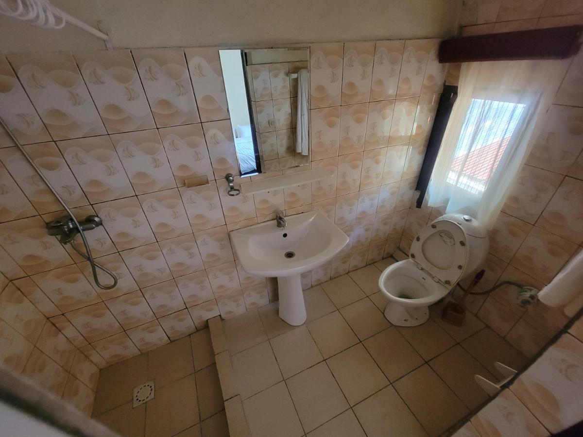 Maddy'S Kitchen And Accomodation Gisenyi Exterior photo